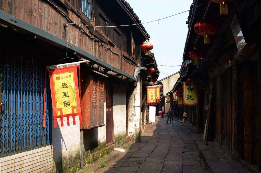 抱月瓶、绶带瓶与扁瓶，三者之间的关系与区别